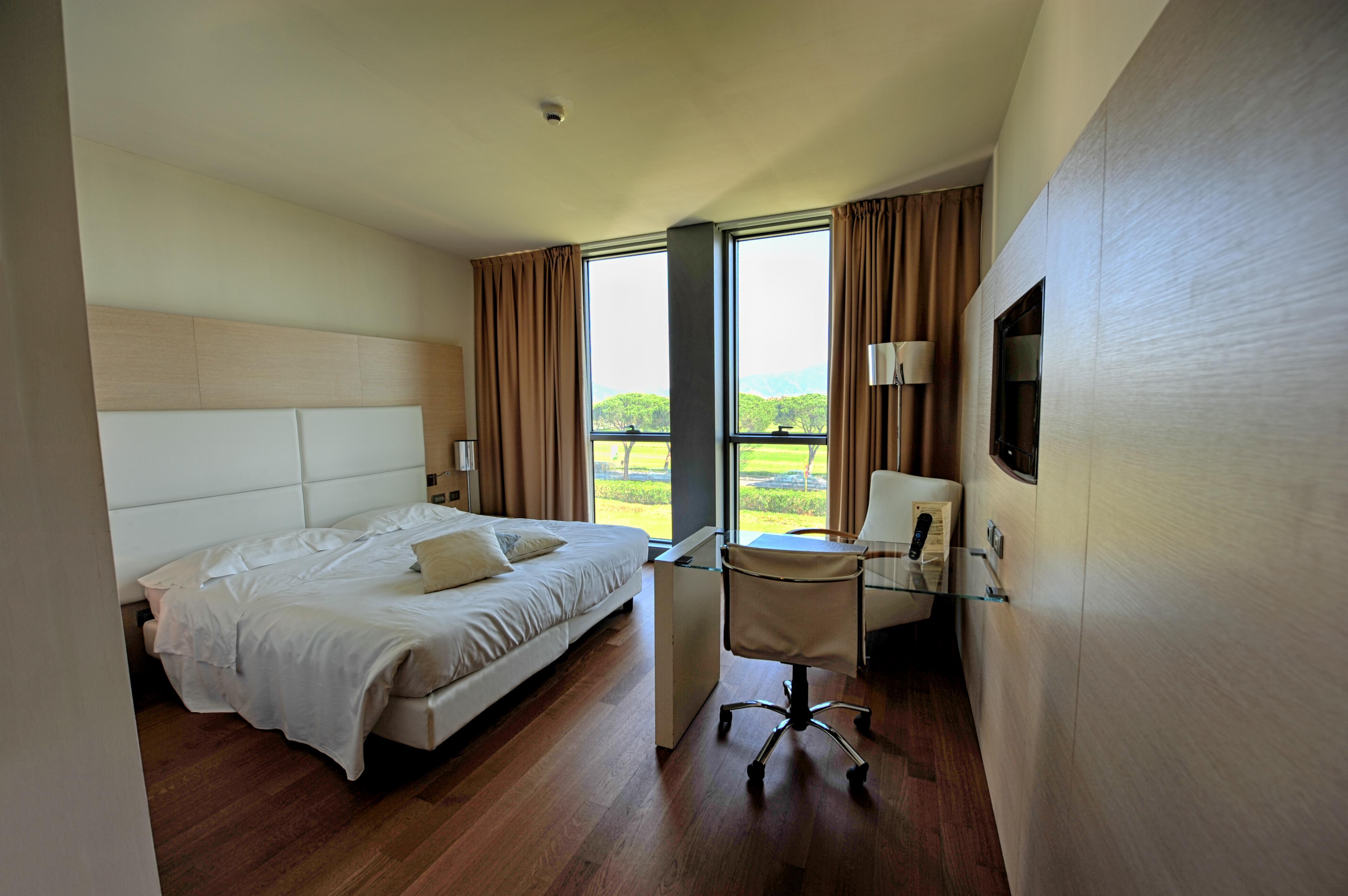 Hotel Pisa Tower Plaza Esterno foto A room at the hotel
