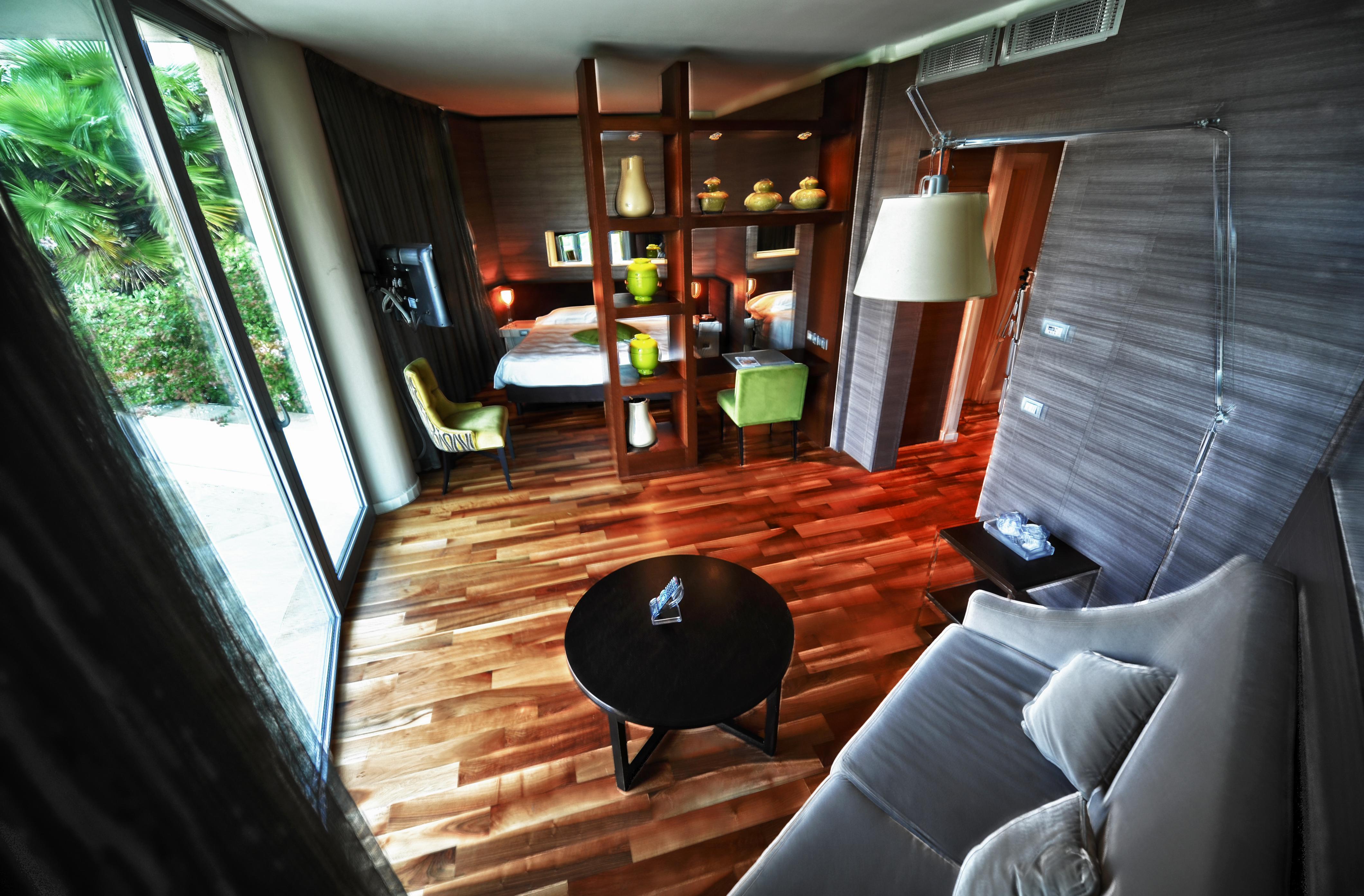 Hotel Pisa Tower Plaza Esterno foto A room at the hotel