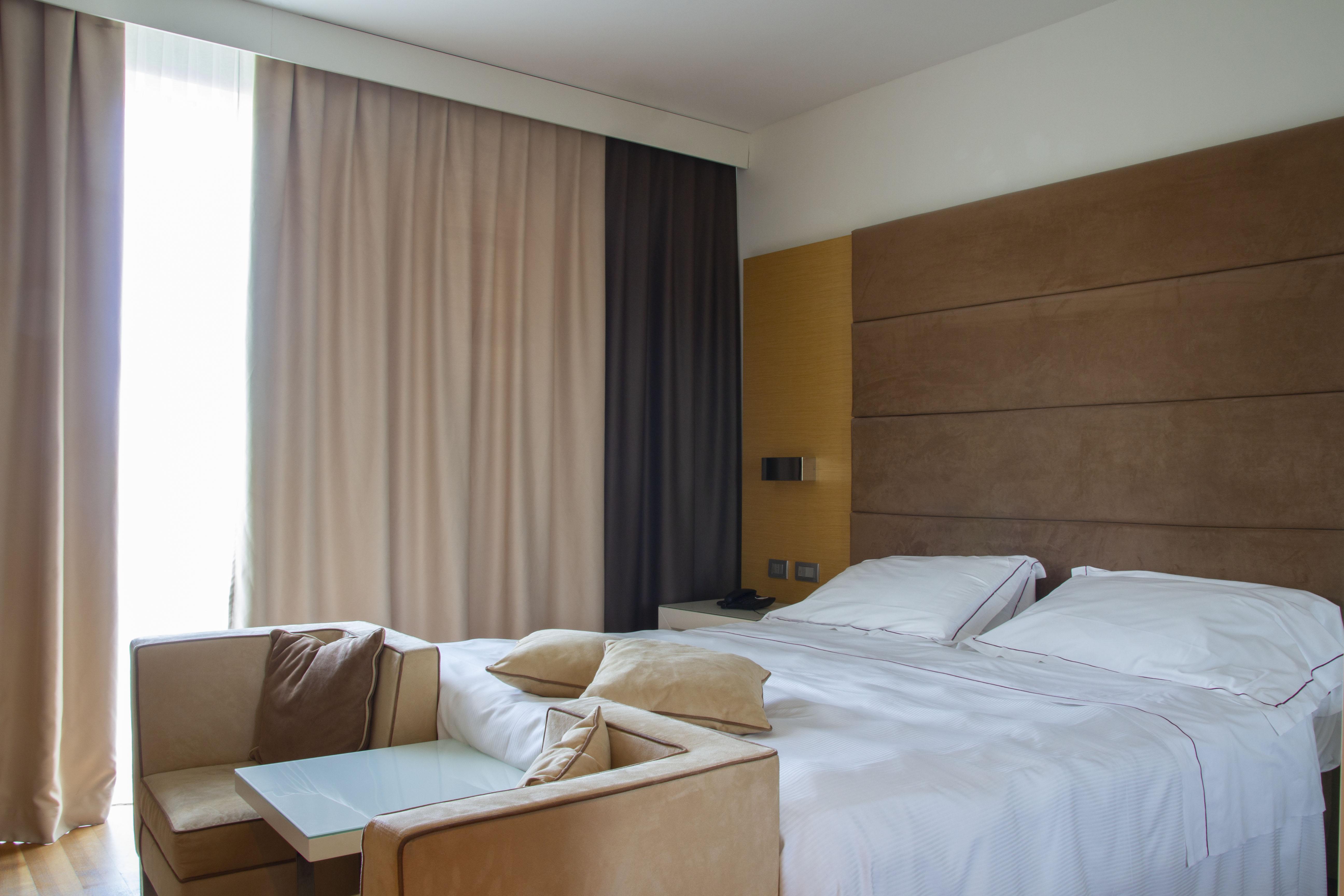 Hotel Pisa Tower Plaza Esterno foto A bedroom
