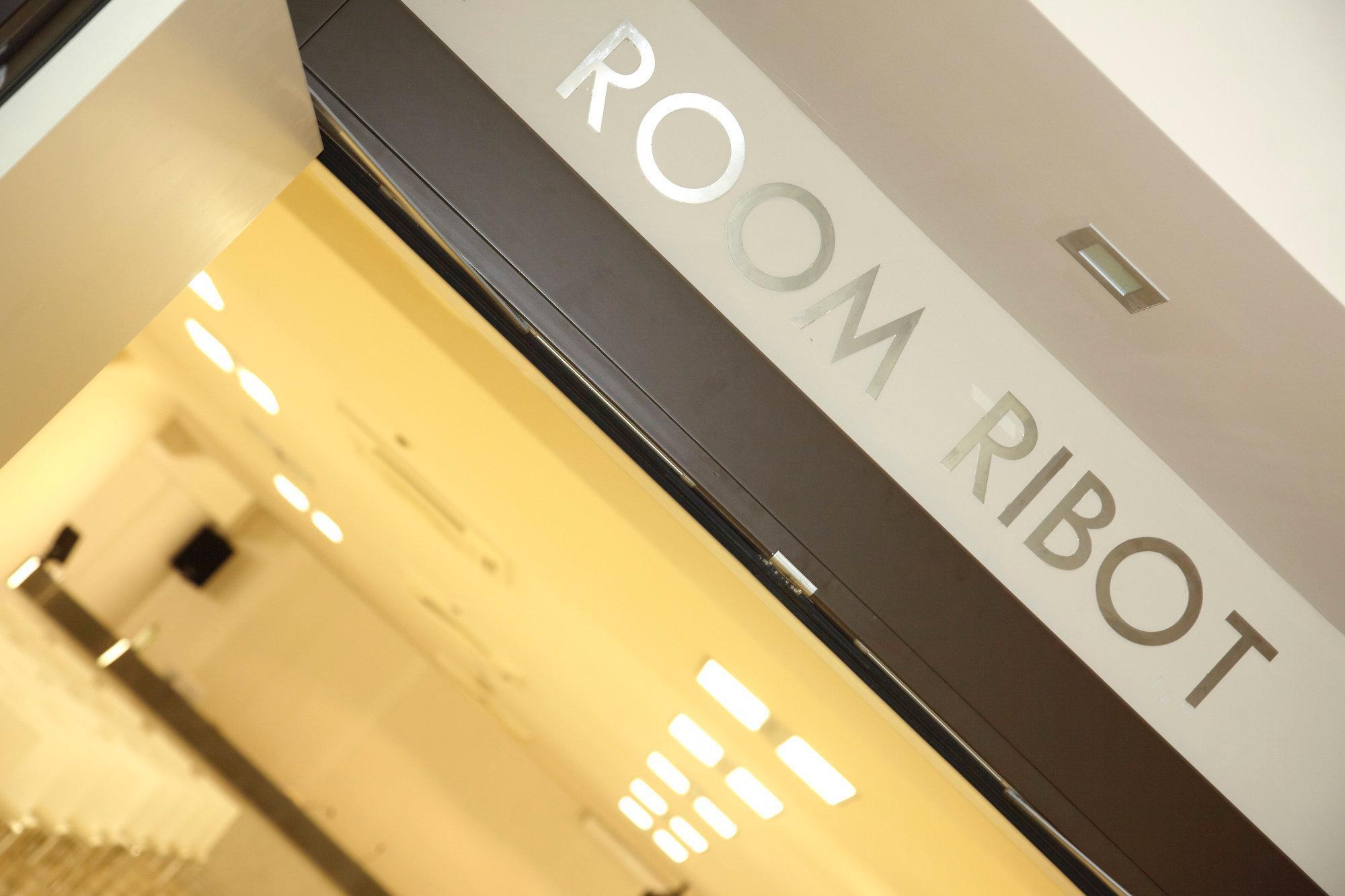 Hotel Pisa Tower Plaza Esterno foto Room Robot