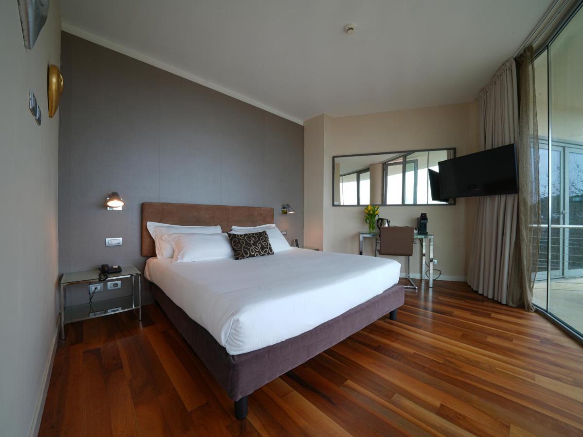 Hotel Pisa Tower Plaza Esterno foto