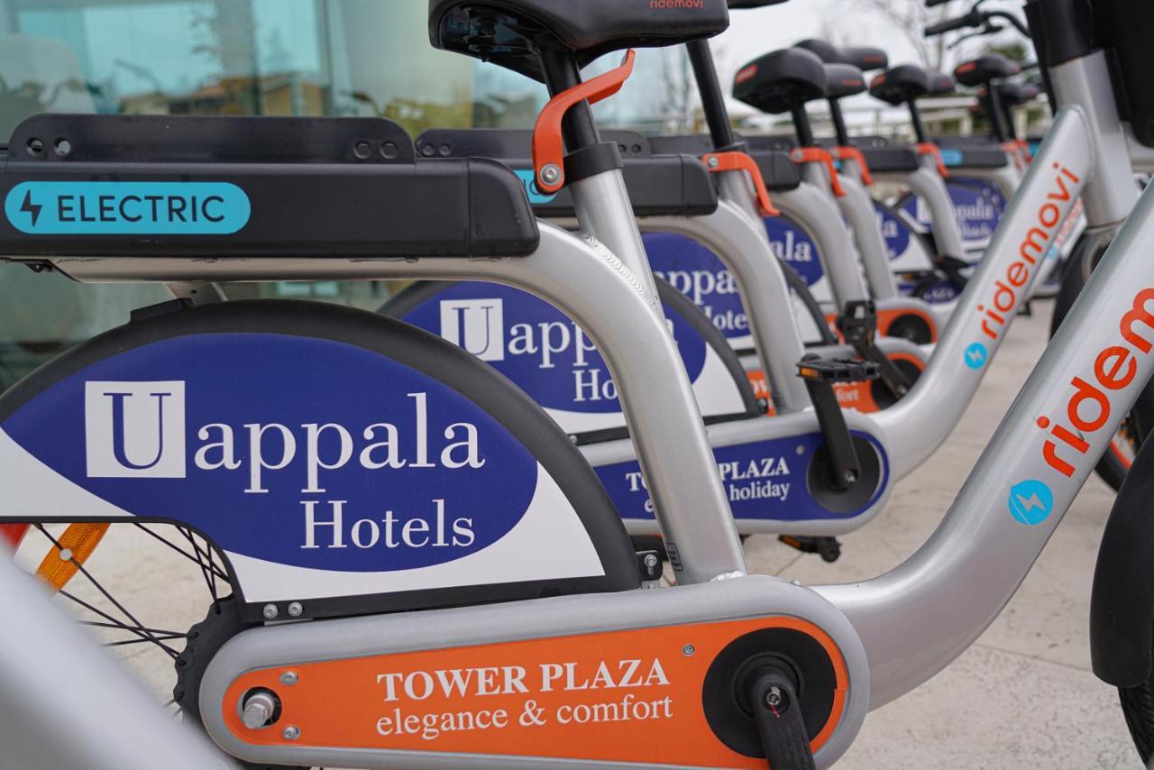 Hotel Pisa Tower Plaza Esterno foto Electric bicycles at the airport