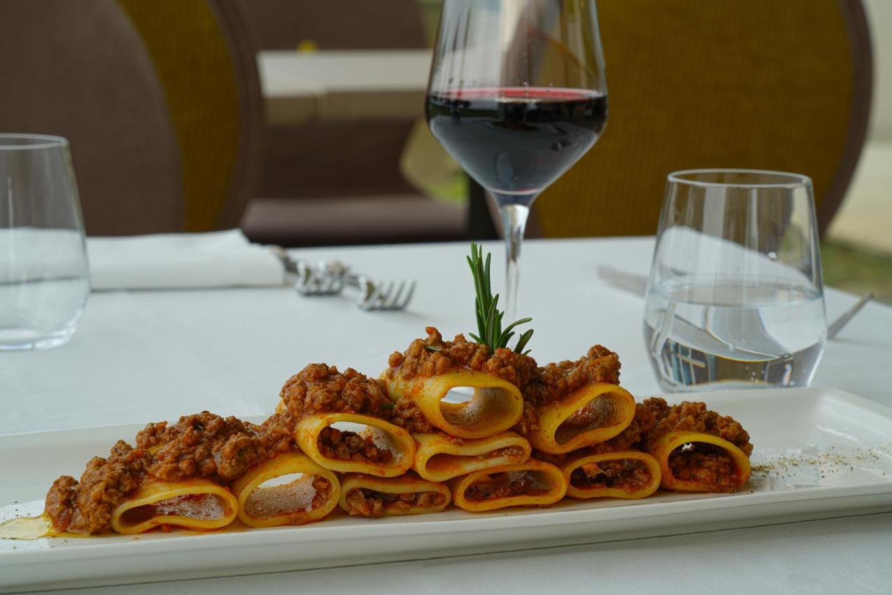 Hotel Pisa Tower Plaza Esterno foto A plate of paccheri