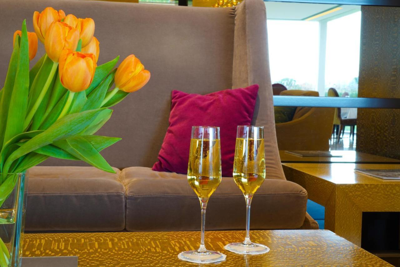 Hotel Pisa Tower Plaza Esterno foto The lounge at the airport