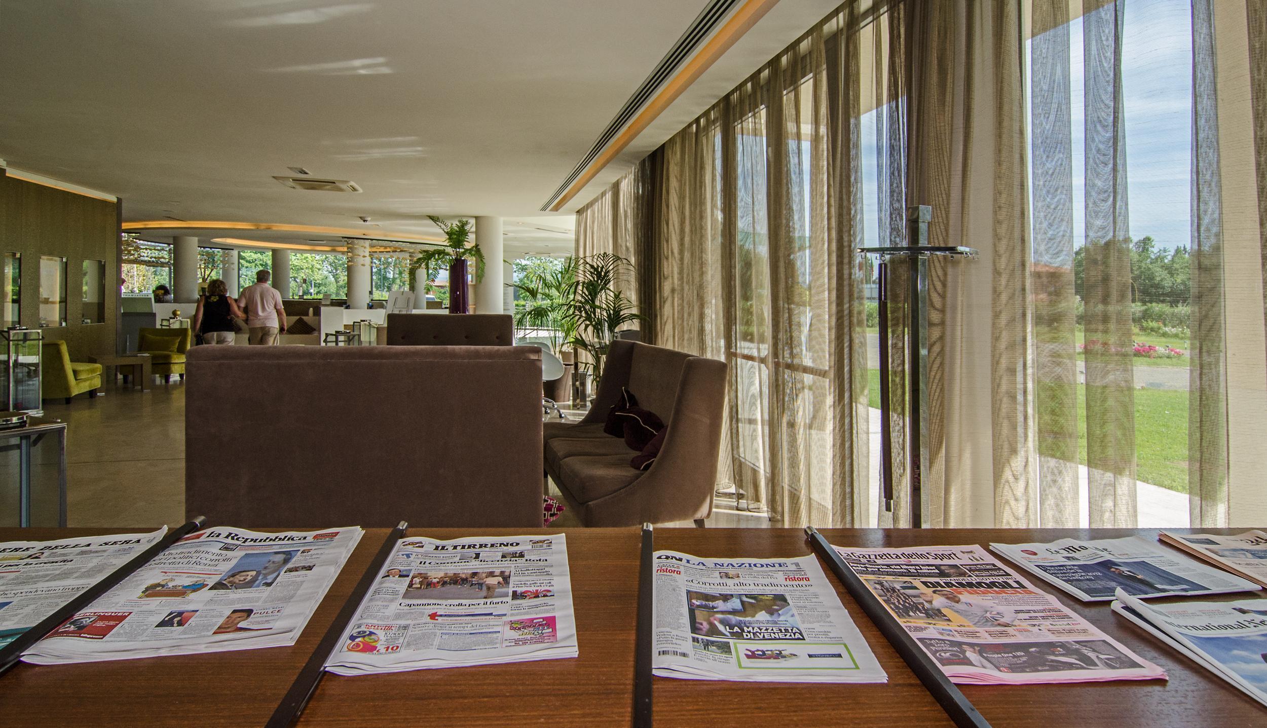 Hotel Pisa Tower Plaza Esterno foto The lobby of the hotel