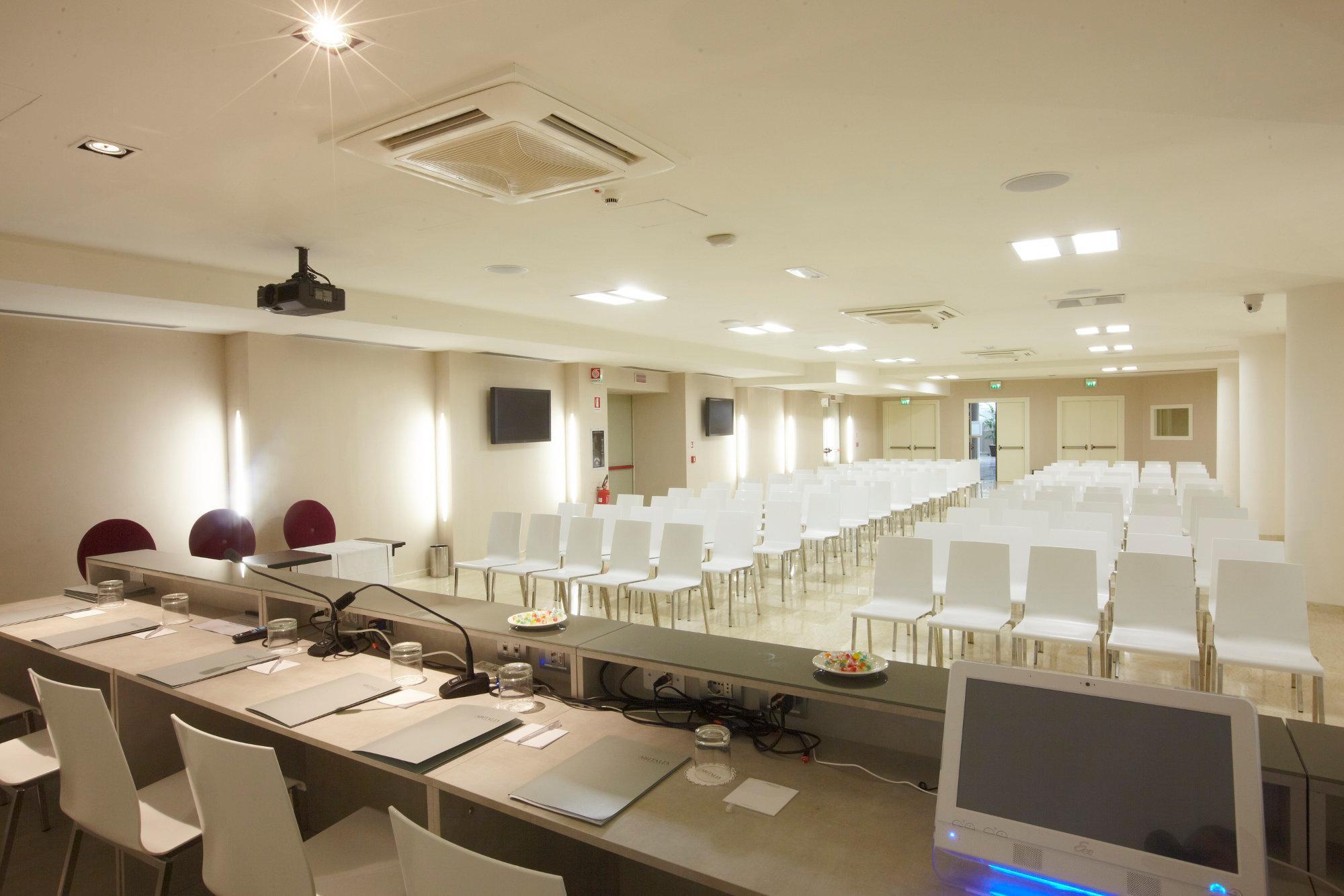 Hotel Pisa Tower Plaza Esterno foto The conference room