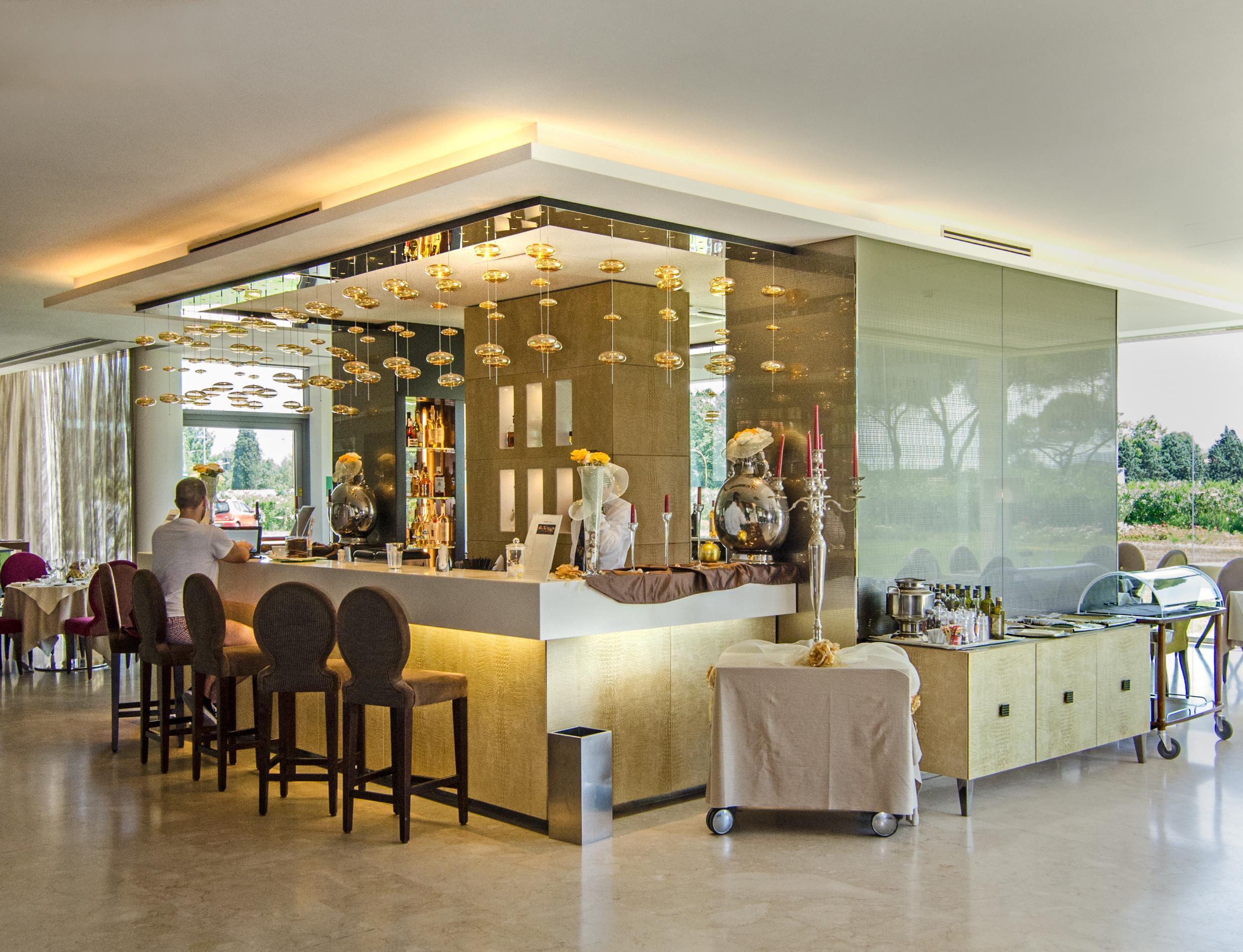 Hotel Pisa Tower Plaza Esterno foto The bar at the lobby